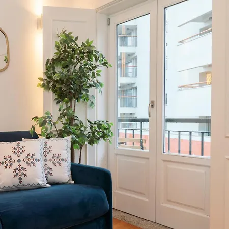 Hostwise - Stylish Retreat In Porto's Heart Appartement Oporto