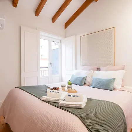 Hostwise - Stylish Retreat In Porto's Heart