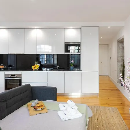 Appartement Hostwise - Stylish Retreat In Porto's Heart *