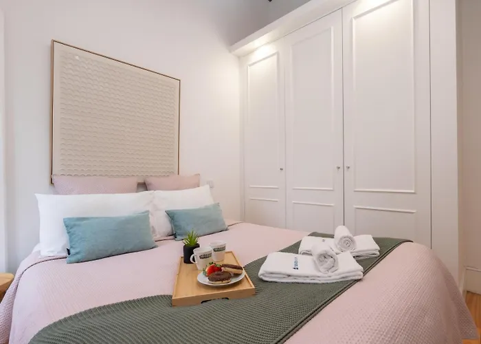 Hostwise - Stylish Retreat In Porto's Heart Appartement