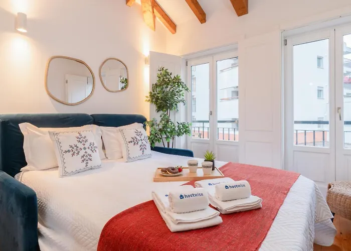 Appartement Hostwise - Stylish Retreat In Porto's Heart