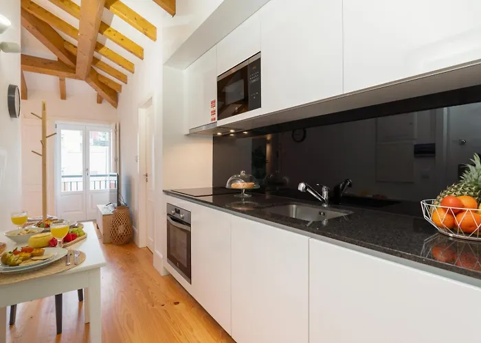 Appartement Hostwise - Stylish Retreat In Porto's Heart *