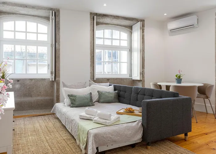 Hostwise - Stylish Retreat In Porto's Heart * Oporto