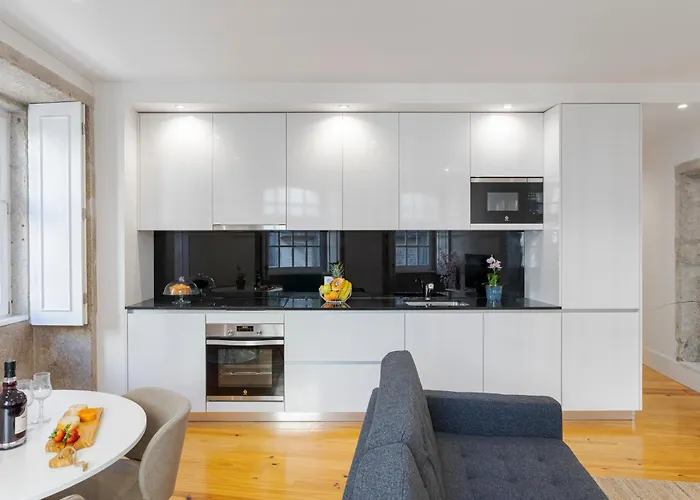 Hostwise - Stylish Retreat In Porto's Heart Appartement