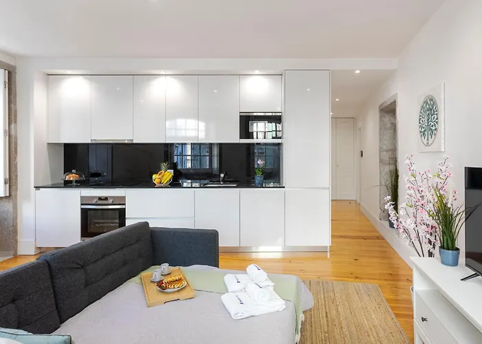 Appartement Hostwise - Stylish Retreat In Porto's Heart *