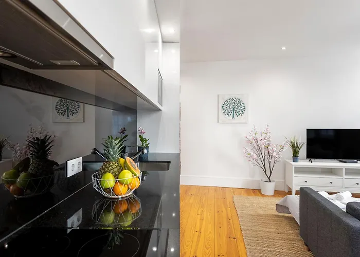 Hostwise - Stylish Retreat In Porto's Heart Oporto