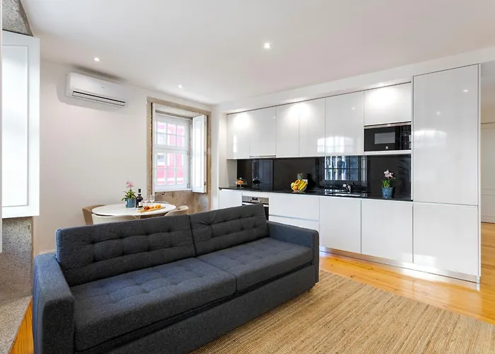 Hostwise - Stylish Retreat In Porto's Heart Appartement Oporto