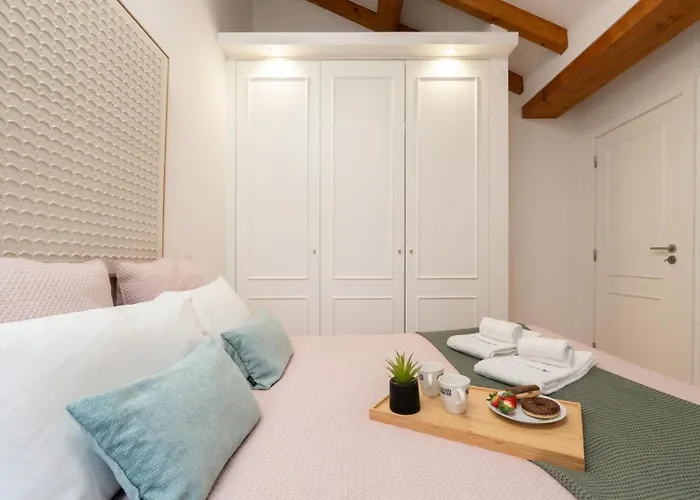 Hostwise - Stylish Retreat In Porto's Heart 波尔图