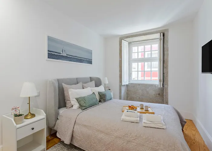 Hostwise - Stylish Retreat In Porto's Heart 公寓 *