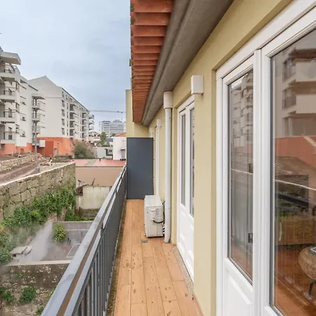 Apartment Hostwise - Stylish Retreat In Porto's Heart