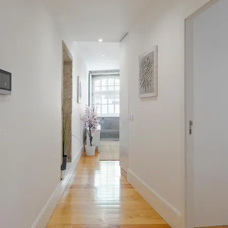 Hostwise - Stylish Retreat In Porto's Heart * Porto