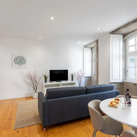 Hostwise - Stylish Retreat In Porto's Heart Apartment *