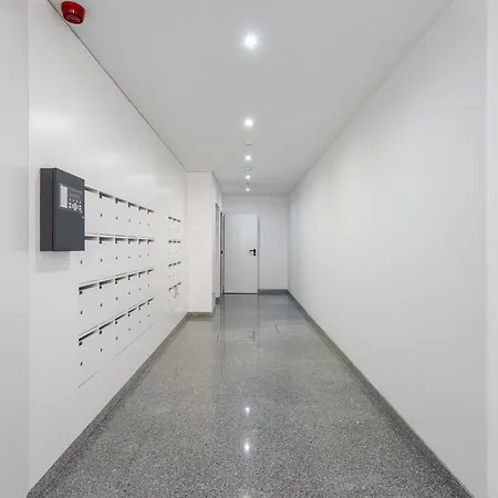 Hostwise - Stylish Retreat In Porto's Heart * Porto