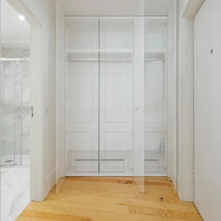 Hostwise - Stylish Retreat In Porto's Heart Porto