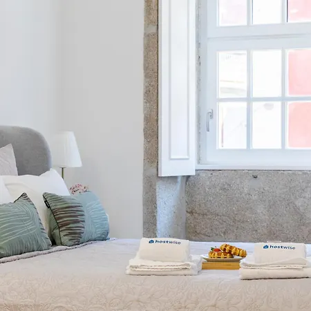 Hostwise - Stylish Retreat In Porto's Heart *