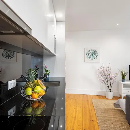 Hostwise - Stylish Retreat In Porto's Heart Порту