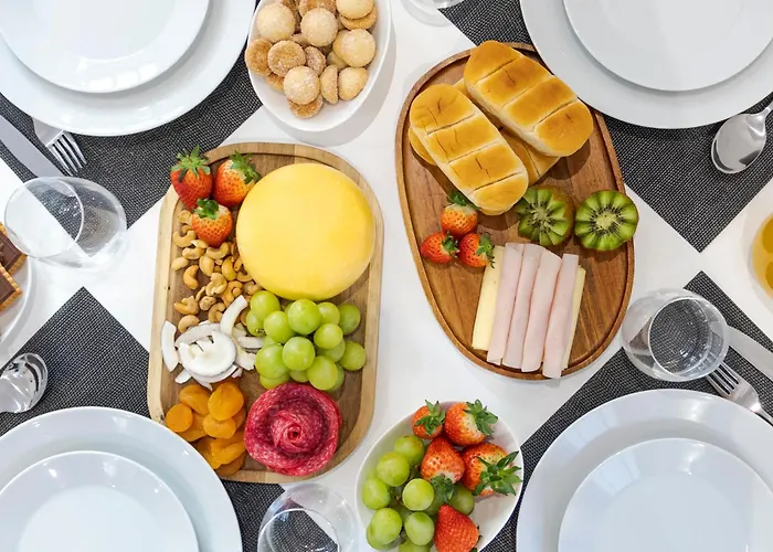 Hostwise - Stylish Retreat In Porto's Heart *