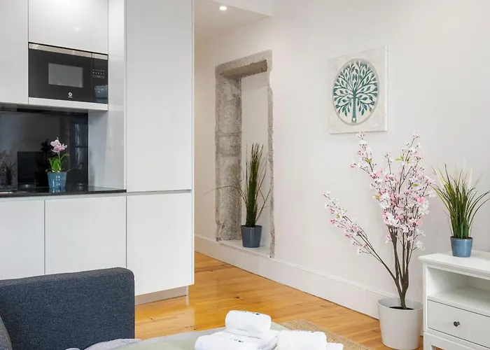 Hostwise - Stylish Retreat In Porto's Heart Daire Porto