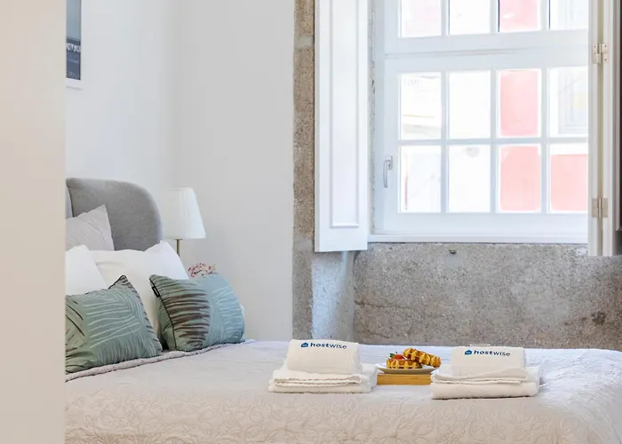 Hostwise - Stylish Retreat In Porto's Heart *