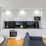 Hostwise - Stylish Retreat In Porto's Heart Appartement