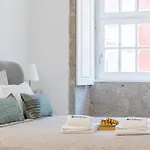 Hostwise - Stylish Retreat In Porto's Heart *