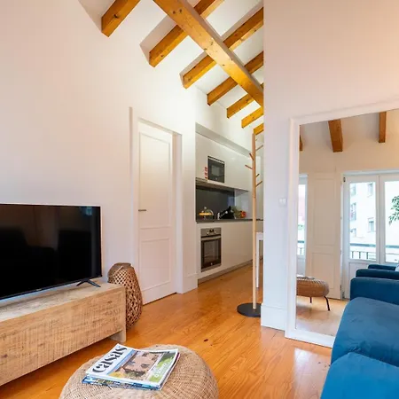 Hostwise - Stylish Retreat In Porto's Heart Oporto