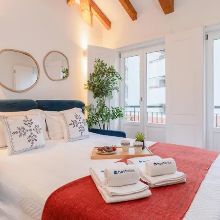 아파트 Hostwise - Stylish Retreat In Porto's Heart