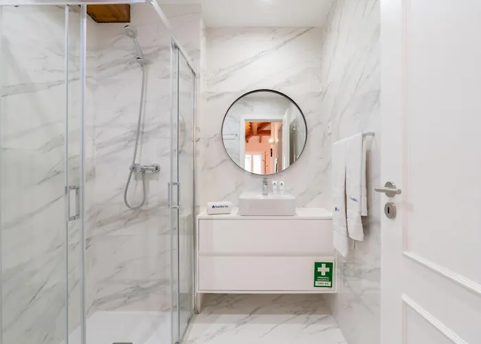 Hostwise - Stylish Retreat In Porto's Heart 아파트 포르투