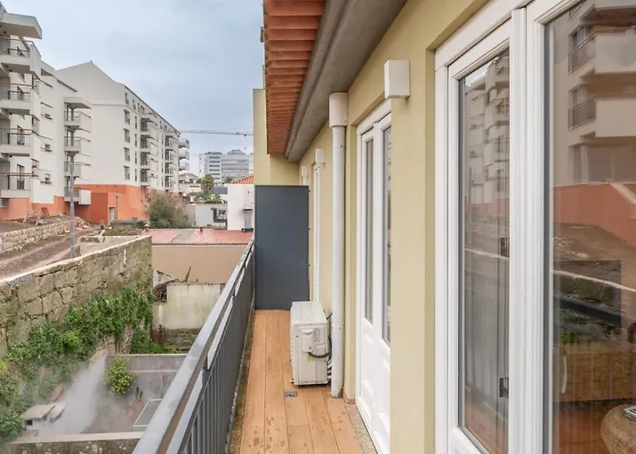 아파트 Hostwise - Stylish Retreat In Porto's Heart