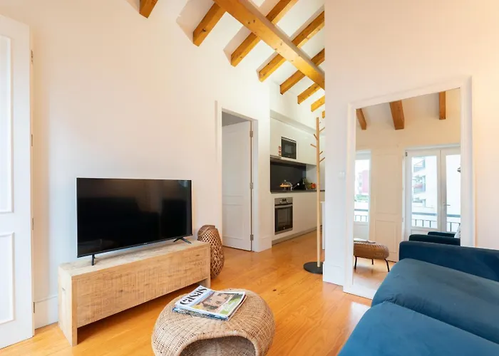 Hostwise - Stylish Retreat In Porto's Heart 아파트 *