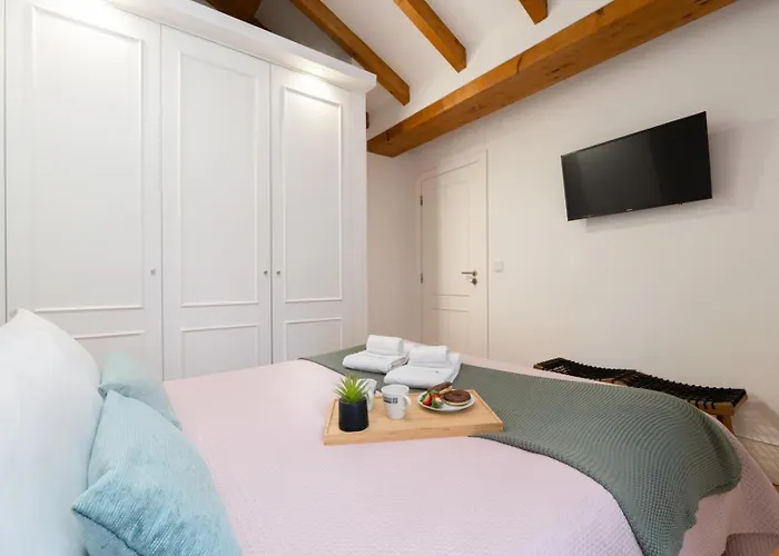 Hostwise - Stylish Retreat In Porto's Heart * 포르투