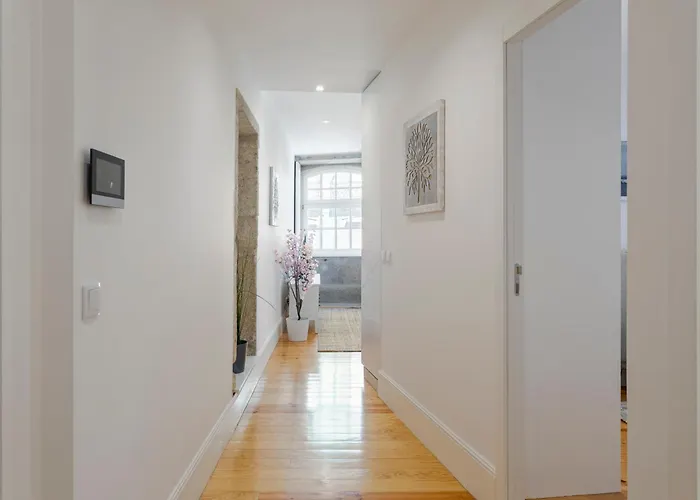 Hostwise - Stylish Retreat In Porto's Heart * 포르투