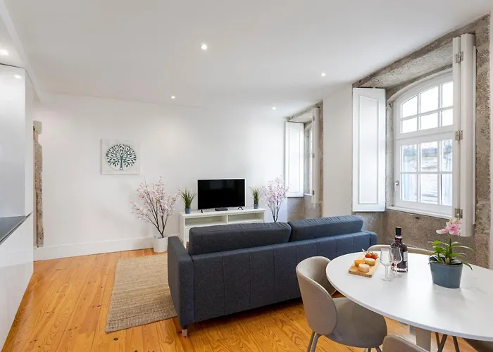 Hostwise - Stylish Retreat In Porto's Heart 아파트 *
