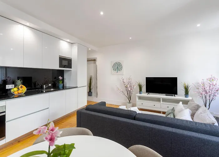 Hostwise - Stylish Retreat In Porto's Heart 포르투