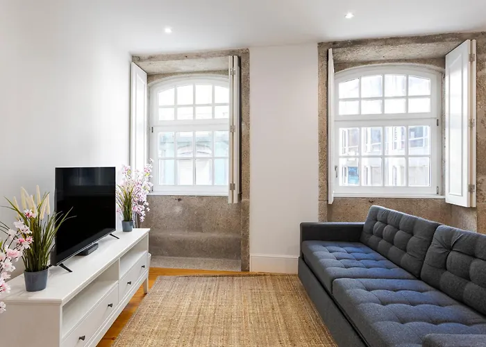 Hostwise - Stylish Retreat In Porto's Heart 포르투